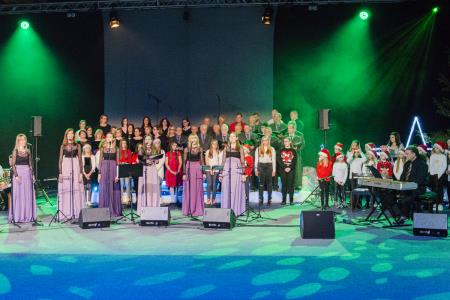 Božično novoletni koncert – v sliki 87